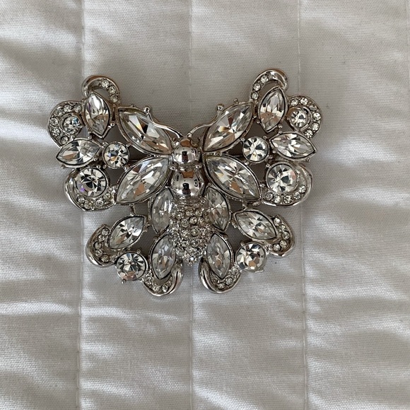 Jewelry - Fashion Butterfly Pin Brooch Silver Tone Clear Glass Rhinestones Costume Jewerly